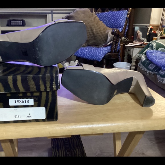 Moda Spana High Heel Square Toe Pumps - Picture 3 of 8